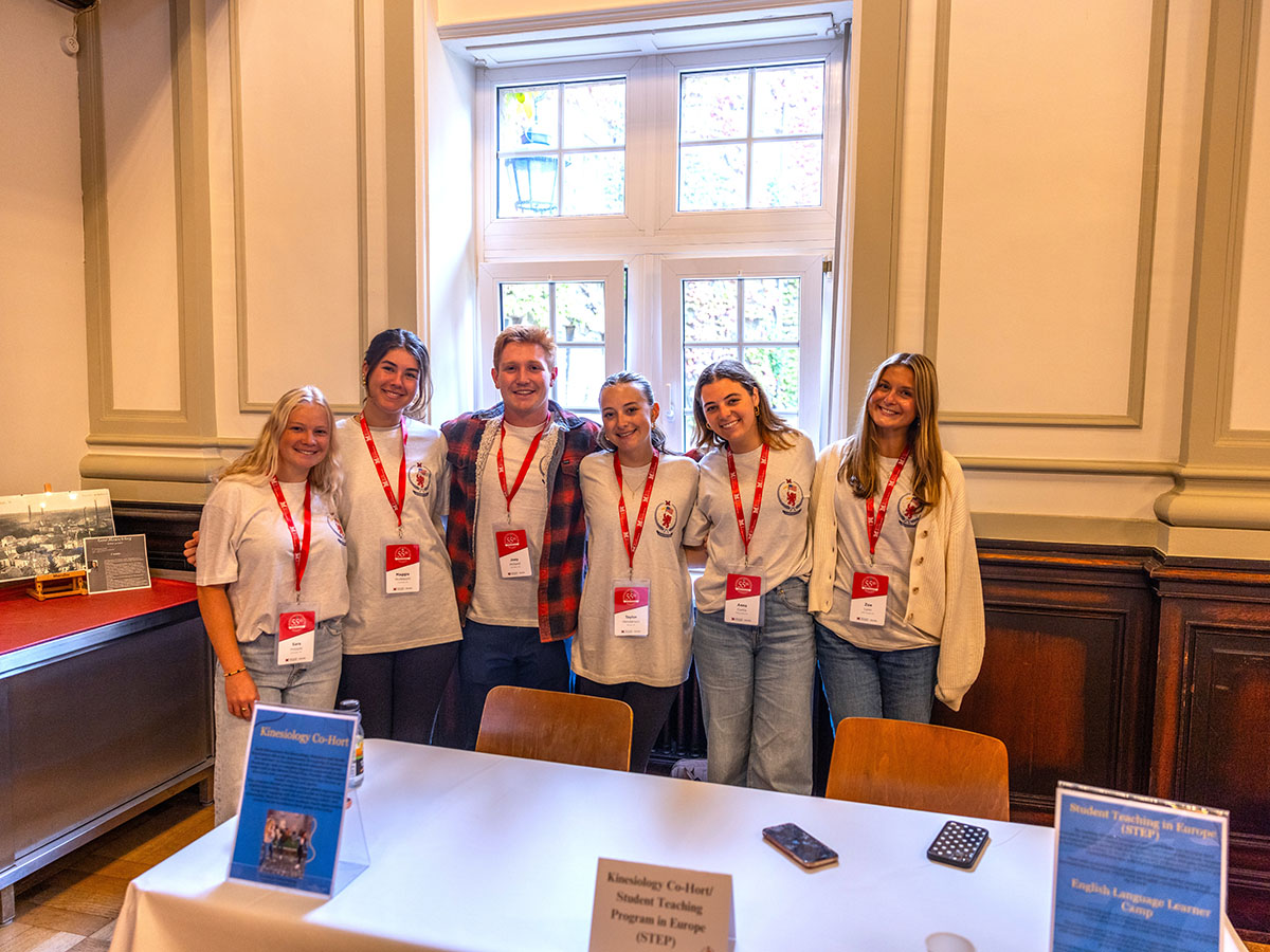 From left: Sara Hopple, Maggie Hudepohl, Joey Holland, Taylor Henderson, Anna Curtis, and Zoe Lyon - students studying at MUDEC this semester